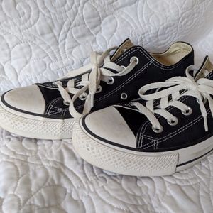 Converse All Star black sneakers size 8 EUC